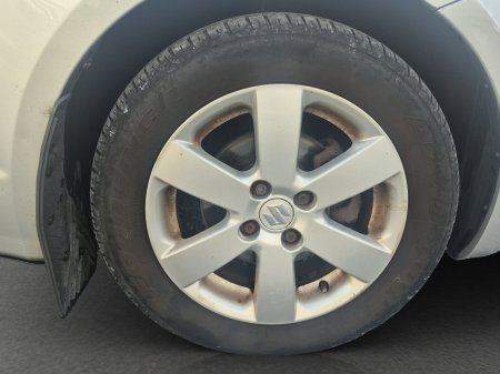 2010 Suzuki Swift - photo 16