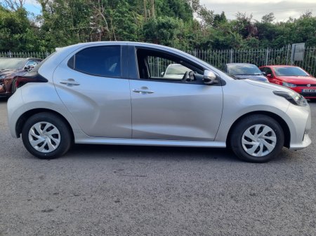 2021 Toyota Yaris - photo 2