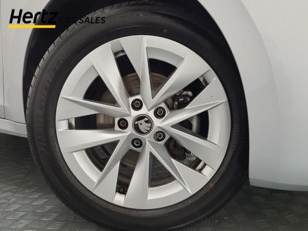 2025 Skoda Octavia - photo 6