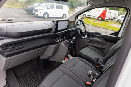 2025 Ford Transit Custom - photo 8