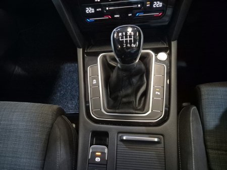 2022 Volkswagen Passat - photo 15