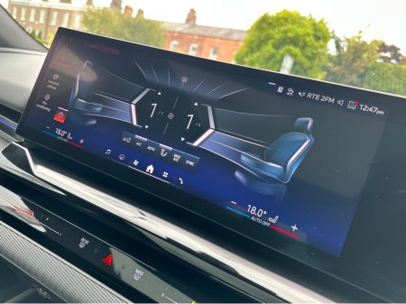 2025 BMW 5-Series - photo 27