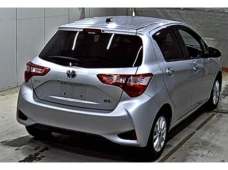 2018 Toyota Vitz - photo 4
