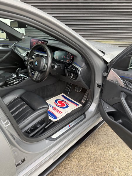 2021 BMW 5-Series - photo 13