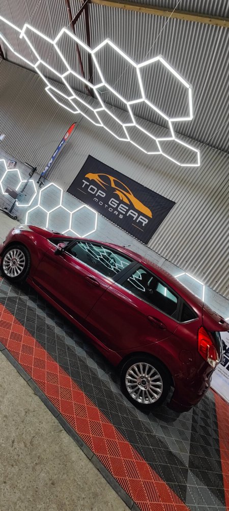 2014 Ford Fiesta - photo 2