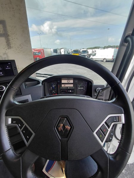 2023 Renault T-High - photo 18