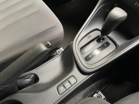 2022 Toyota Yaris - photo 12