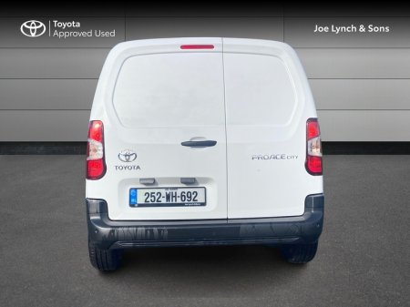 2025 Toyota Proace City - photo 4