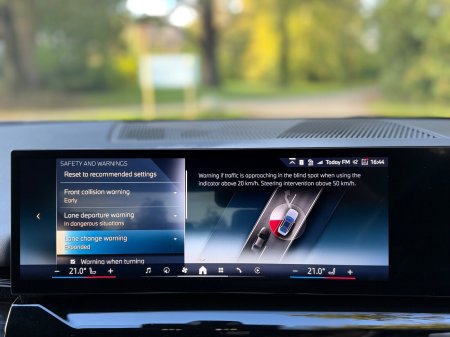 2024 BMW 5-Series - photo 22