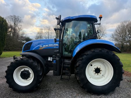 2013 New Holland T7.200 - photo 12