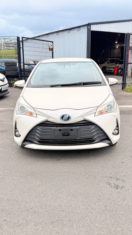 2019 Toyota Vitz - photo 4