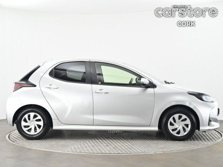 2021 Toyota Yaris - photo 2