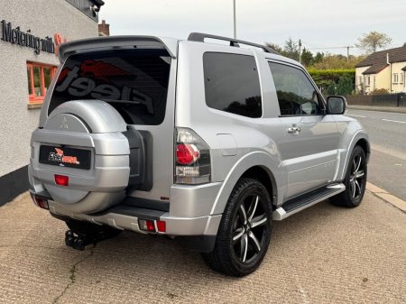 2015 Mitsubishi Shogun - photo 4