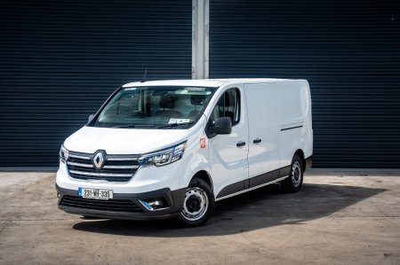 2023 Renault Trafic - photo 2