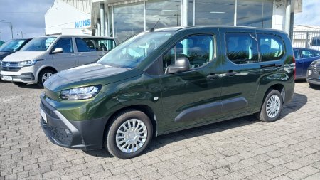 2025 Toyota Proace - photo 2