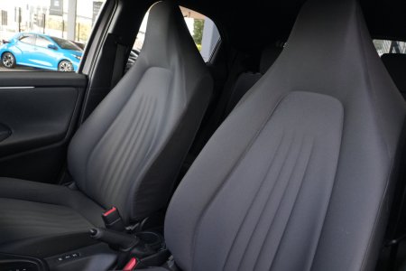 2021 Toyota Yaris - photo 21
