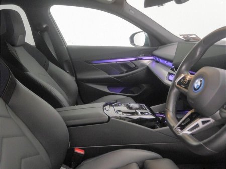 2025 BMW 5-Series - photo 11