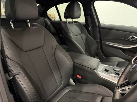 2025 BMW 3-Series - photo 28