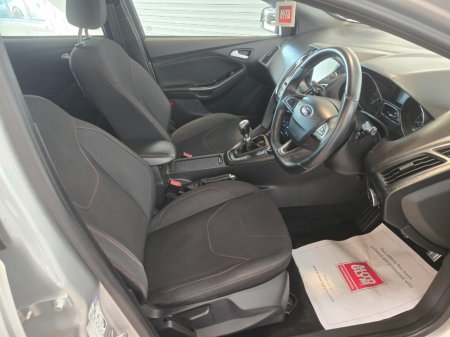 2017 Ford Focus - photo 17