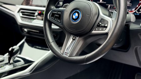 2022 BMW 3-Series - photo 9