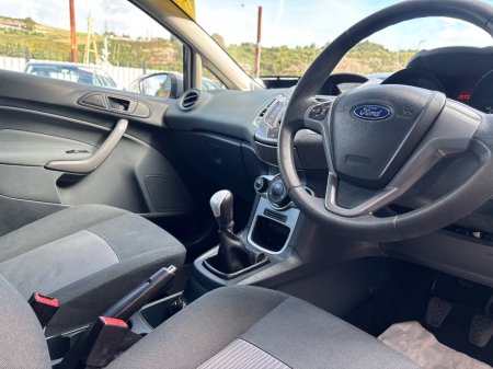 2011 Ford Fiesta - photo 11