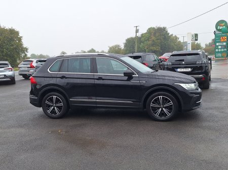 2023 Volkswagen Tiguan - photo 2