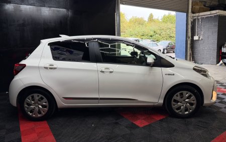 2017 Toyota Vitz - photo 19