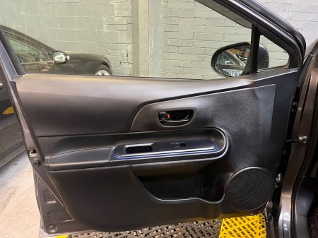 2015 Toyota Aqua - photo 16
