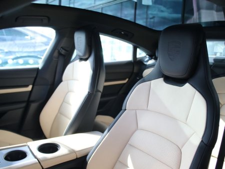 2026 Porsche Taycan - photo 5