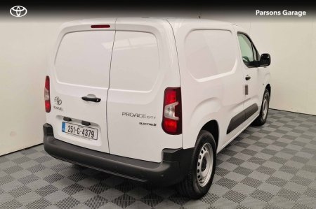 2025 Toyota Proace City - photo 2