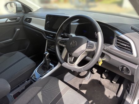 2023 Volkswagen T-Roc - photo 2