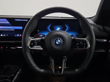 2025 BMW 5-Series - photo 5
