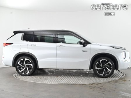 2023 Mitsubishi Outlander - photo 2
