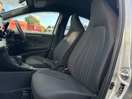 2021 Toyota Yaris - photo 8