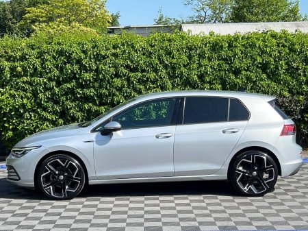 2023 Volkswagen Golf - photo 2
