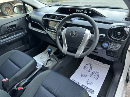 2015 Toyota Aqua - photo 5