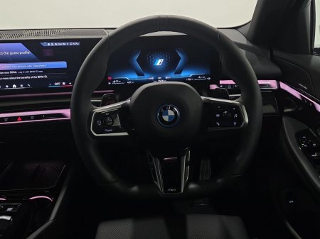 2025 BMW 5-Series - photo 5