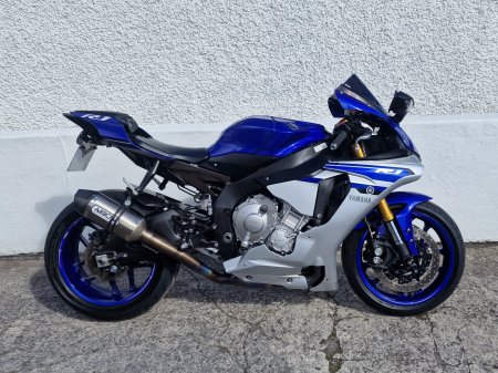 2016 YAMAHA R1