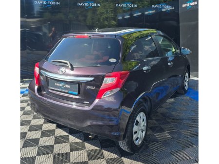 2015 Toyota Vitz - photo 6