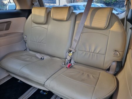 2012 Toyota Estima - photo 10