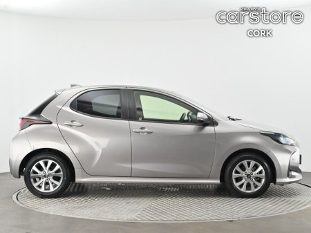 2021 Toyota Yaris - photo 2