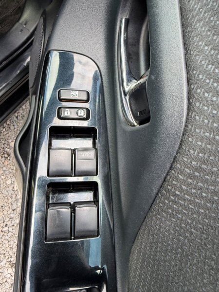 2017 Toyota Vitz - photo 12