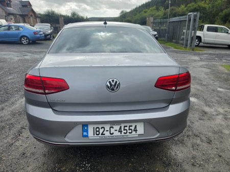 2018 Volkswagen Passat - photo 2