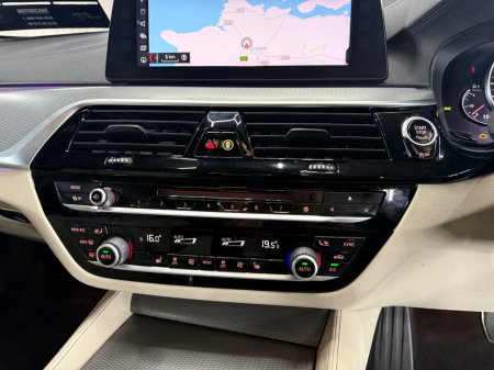 2017 BMW 5-Series - photo 27