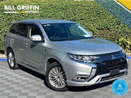 2022 Mitsubishi Outlander 2.4 PLUG-IN HYBRID AUTO // LEATHER/ALCANTARA HEATED SEATS // 360 PARKING CAMERA // ADAPTIVE CRUISE C