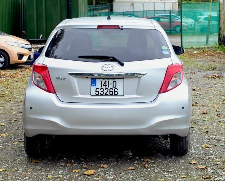 2014 Toyota Vitz - photo 3
