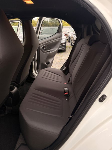 2022 Toyota Yaris - photo 35