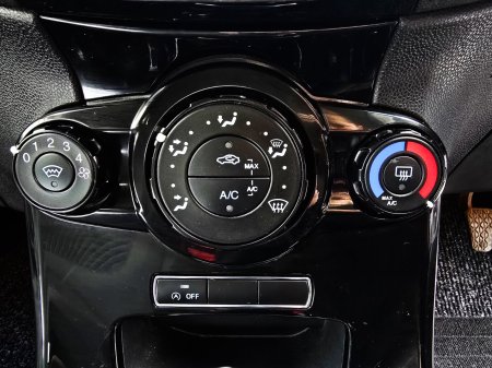 2015 Ford Fiesta - photo 15