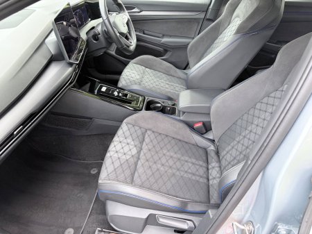 2025 Volkswagen Golf - photo 10