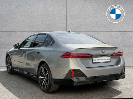 2024 BMW 5-Series - photo 2
